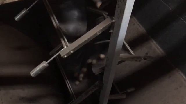 Гасители падения в бункере. смотреть онлайн