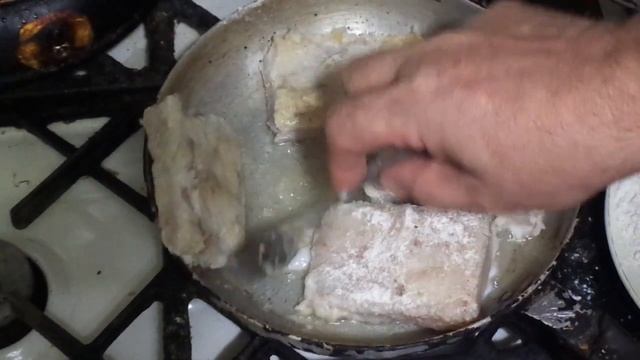 Жаренная рыба Филе Трески брикетом. смотреть онлайн