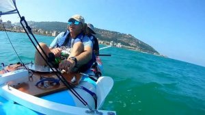 выход в море на надувном каяке с парусом.