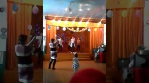 Зажигательный танец под песню Круче Всех/ 8 марта