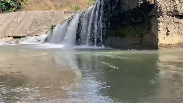КУПАНИЕ В ВОДОПАДЕ#живаяприрода