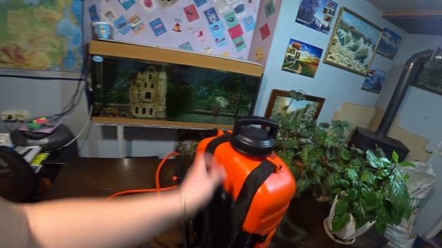 Обзор аккумуляторного опрыскивателя "Жук"