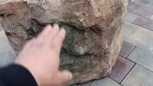 Камень скала из арт бетона на участке, зима , лето