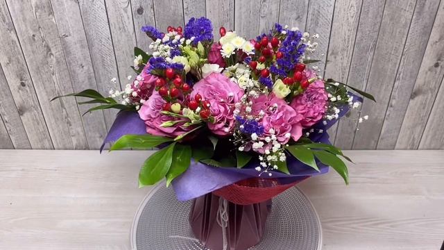 Букет из роз и гиперикума смотреть онлайн