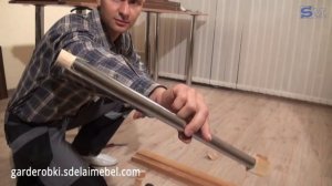 Встроенная гладильная доска за зеркалом своими руками. 3-я часть. Забиваем брусок в трубу.