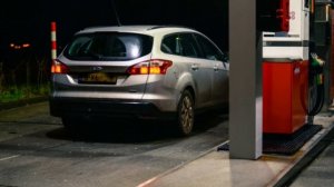 ПОЧЕМУ ОПАСНО ЗАПРАВЛЯТЬ АВТОМОБИЛЬ С РАБОТАЮЩИМ ДВИГАТЕЛЕМ.