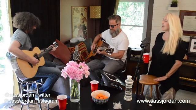 Episode 11 Outtakes! Sassified Sessions: Goin' Back Again (Sass Jordan) смотреть онлайн