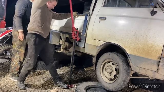 Замена двигателя на старом Nissan VANETTE.