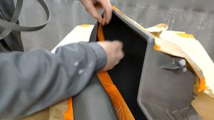 Оклейка бардачка авто (перчаточного ящика) карпетом своими руками
