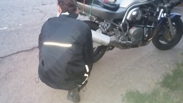 качаю колесо маленьким насосом смотреть онлайн