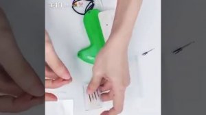 Загрузка соединителей и замена иглы в игольчатом пистолете