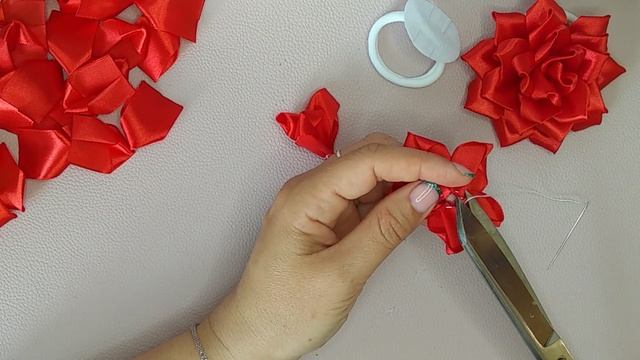 Розочки из атласной ленты 2.5 см.