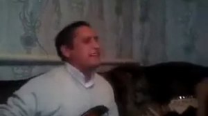 Цыган поёт на гитаре Масловка