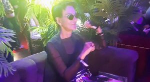 Ирина Хакамада в ночном клубе рассказала о своей платежеспособности