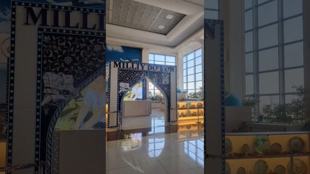 Магазин в Терминале 3 Аэропорта. Ташкент Узбекистан Store in Airport Terminal 3 Tashkent Uzbekistan