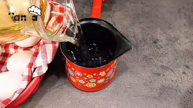 Kako ofarbati uskršnja jaja - farbanje jaja u vinu sa svetlucavim efektom смотреть онлайн