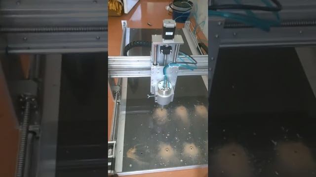 Фрезеровка стола ЧПУ для вставки врезной гайки смотреть онлайн