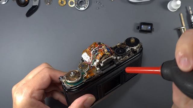 Canon AE-1 - Clean the Viewfinder смотреть онлайн