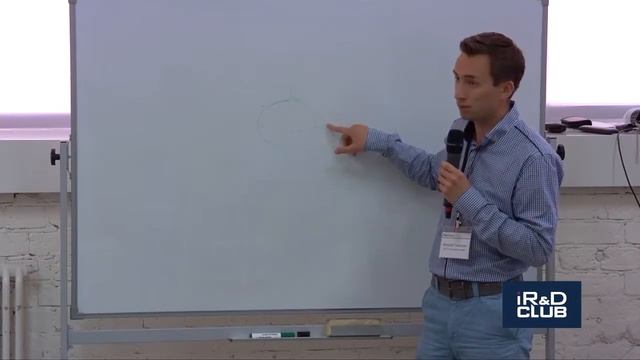 Виталий Главатских из ФГУП «Космическая связь» представляет стартап проект