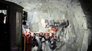 Бурение шпуров на руднике