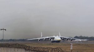 Ан-225 "Мрия". Прогрев двигателей и взлёт из аэропорта Алматы.