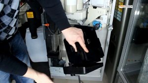 Видеоинструкция к Saeco Cristallo 400. Окно выдачи напитков