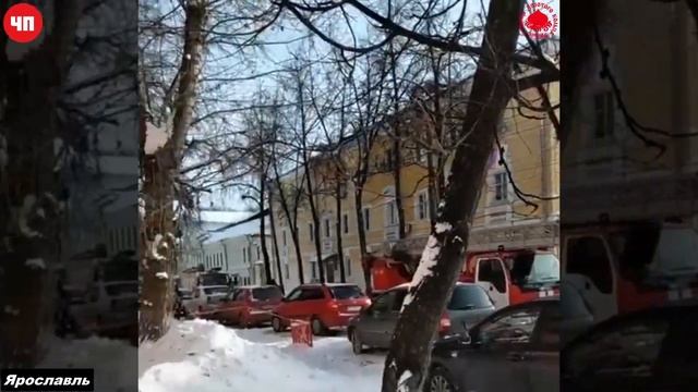 17.02.2021 ЧП Ярославль, ул.Пушкина горит заброшенный дом. смотреть онлайн