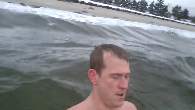 WINTER SWIMMING: Numb Fingers and Toes смотреть онлайн