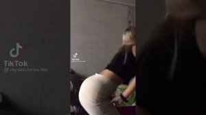 СУПЕР СОЧНЫЕ ПОПКИ! ДЕВОЧКИ ИЗ ТИК ТОКА ТРЯСУТ ЖОПАМИ!