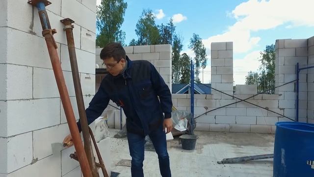 ДОМ ИЗ ГАЗОБЕТОНА НА ЦОКОЛЬНОМ ЭТАЖЕ. Кладка стен на цоколь. ДНП "Приозерное". 2 выпуск. смотреть онлайн