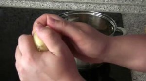 Как чистить вареную картошку.
