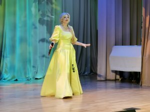 Ольга Рыбникова "Я хочу подснежников! Подснежников хочу!" (музыка и слова Ирины Скибиной)