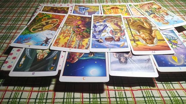 Чёрные кресты в Киеве. Купол минарета в Уфе. смотреть онлайн