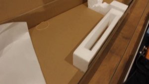 Ibanez Gio GSR200B WNF : unboxing & bass line in the backtrack