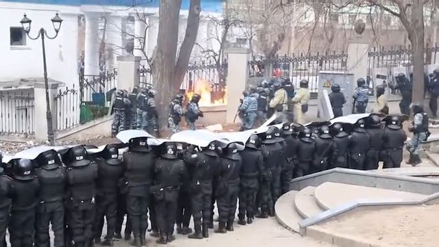 Жестокие потасовки в Киеве смотреть онлайн