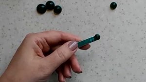 Мастер класс/DIY/Заколка с полубусинами из эпоксидной смолы, окрашенными с добавлением блесток.