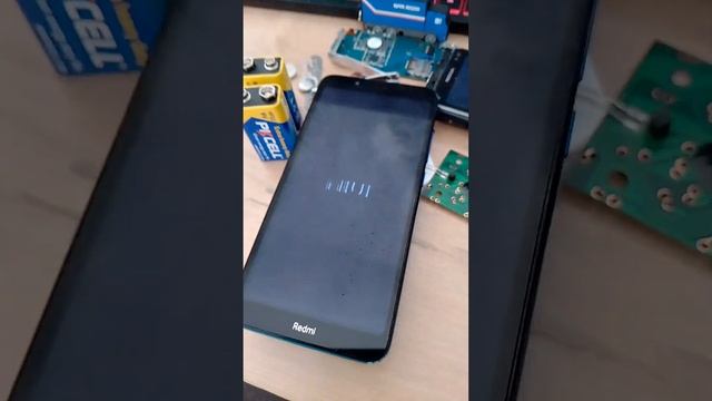 ЧТО СЛУЧИЛОСЬ С ТЕЛЕФОНОМ В МОРОЗИЛКЕ И С ПОВЕРБАНКОМ В СОЛЕНОЙ ВОДЕ ЗА 3 ЧАСА? смотреть онлайн