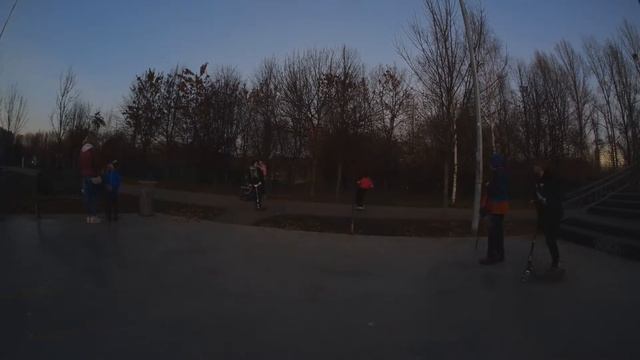 трюки на самокате в "зеленом" скейтпарке м.Бабушкинская смотреть онлайн