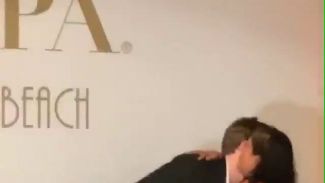 Video of Robert Pattinson welcoming president of HFPA. He’s so cute!
