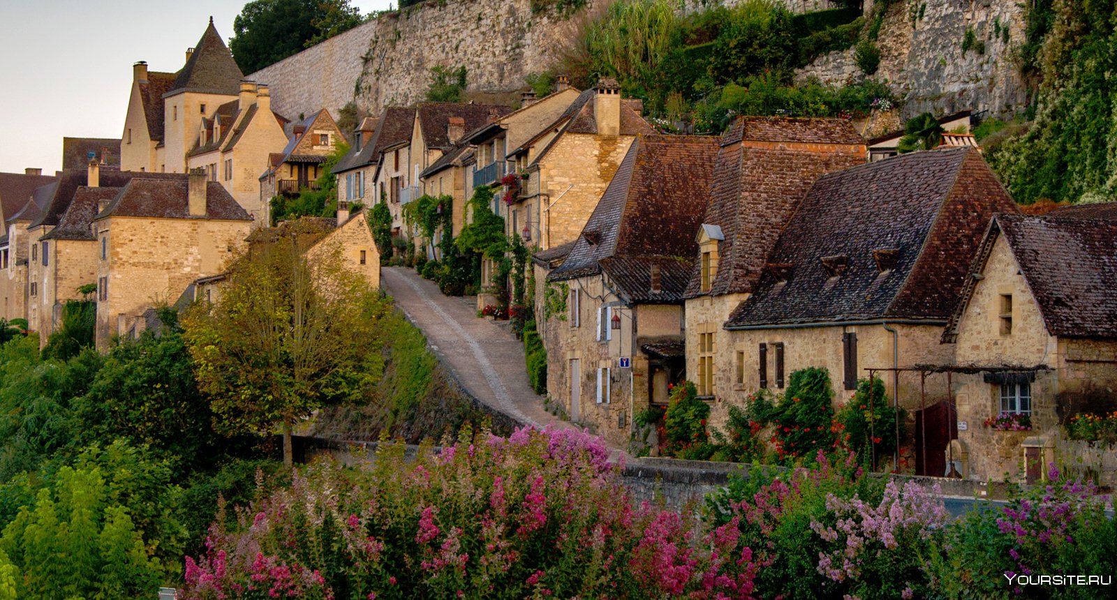 Восстановленная красота ... Saint-Montan medieval village of Ardeche ... Музыка Elias Rahbani