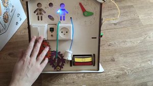 IWOODPLAY Бизиборд дом для детей от 2х лет, 30х30х40 с электрикой распаковка и краткий обзор