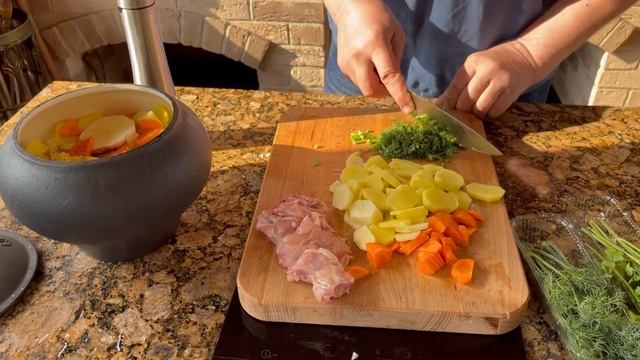 Жаркое из курицы и картошки в русской печи.