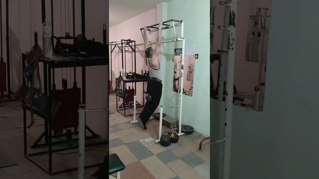 ПОДТЯГИВАНИЯ С ГИРЕЙ 32 КГ НА 13 РАЗ !!! смотреть онлайн
