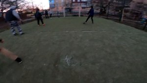 БАБУЛЯ МATOМ Выгоняет ВЕЛОСИПЕДИСТОВ Со Двора...