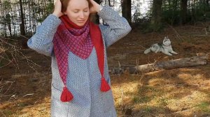 Скандинавский платок крючком с декором мозаичным вязанием