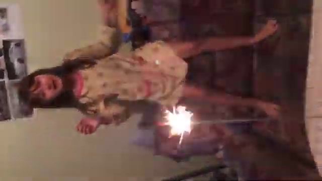 Старший брат пугает мелкую сестру смотреть онлайн