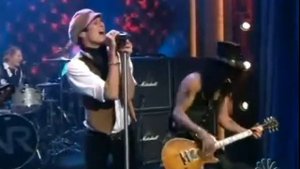 Velvet Revolver Performs "Fall to Pieces" - 11/24/2004