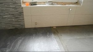 Оригинальная укладка плитки вокруг окон