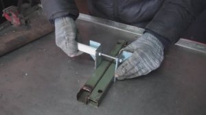 Как сделать универсальную струбцину из двух уголков