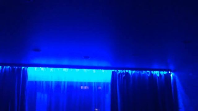 Натяжной потолок с подсветкой под гардину. Апекс тел. +7 383-286-5006 смотреть онлайн